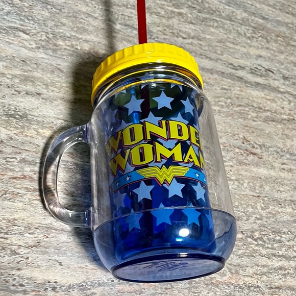 NWOT Wonder Woman plastic cup with straw. - Picture 8 of 8